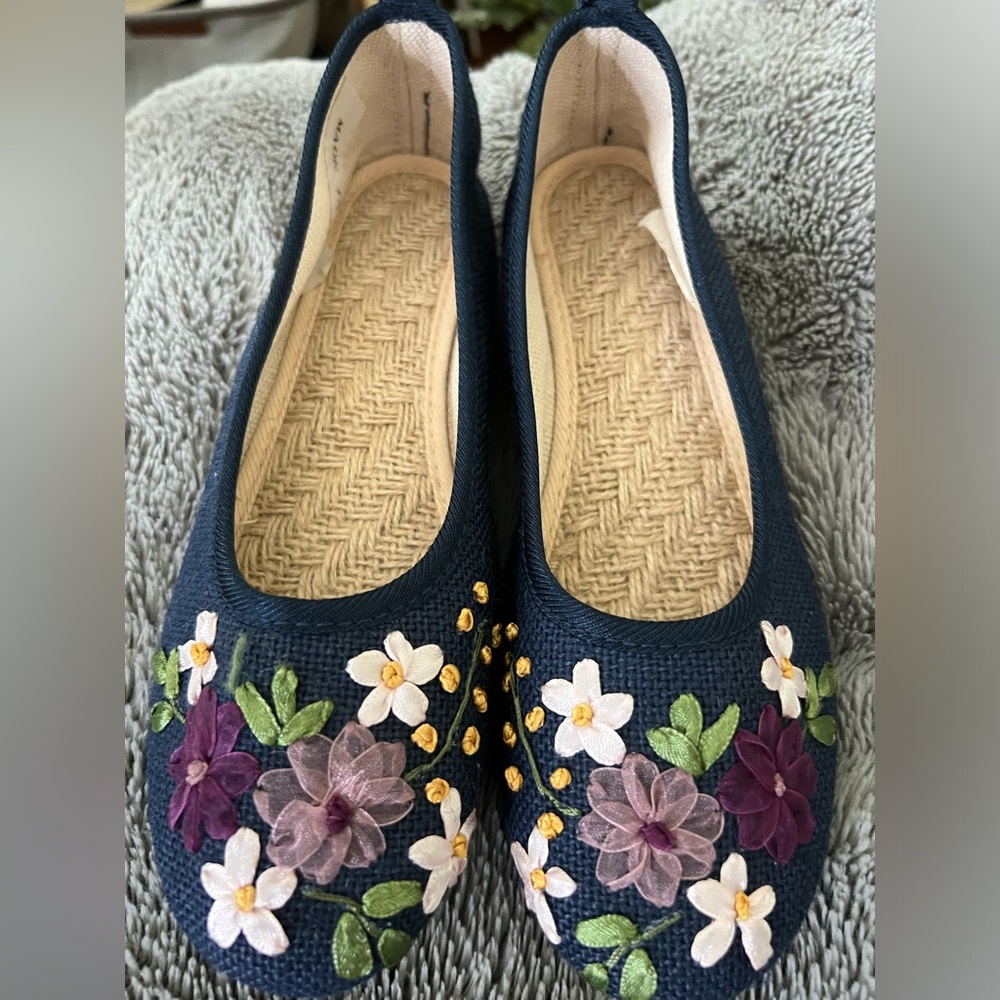 Canvas Loafer with ribbon flowers